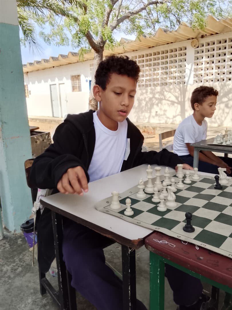 🎉 ¡ORGULLO de la EPN MIRIAM DIRINOT! vence en ajedrez y avanza en los Juegos Escolares 🏆♟️